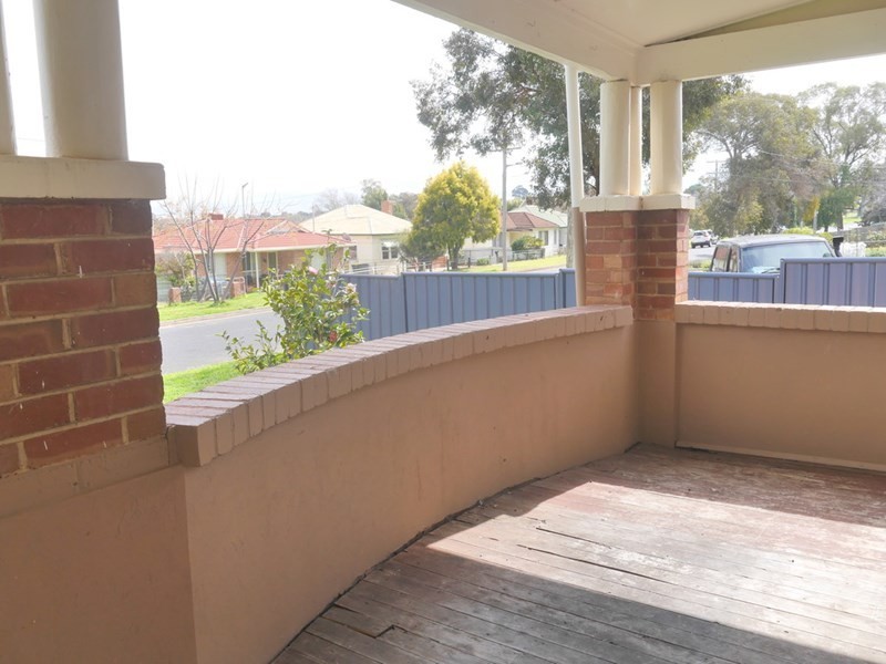 9 Nelson Street, Cowra NSW 2794