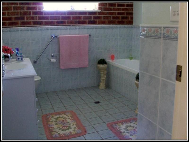 2A Newcombe Street, Cowra NSW 2794