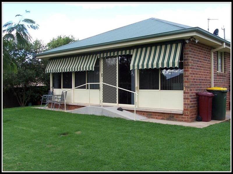 2A Newcombe Street, Cowra NSW 2794
