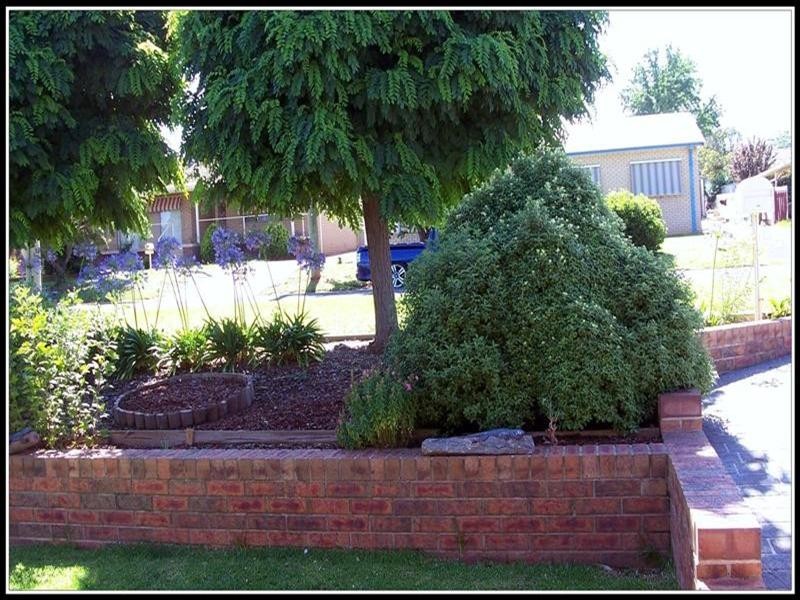 2A Newcombe Street, Cowra NSW 2794