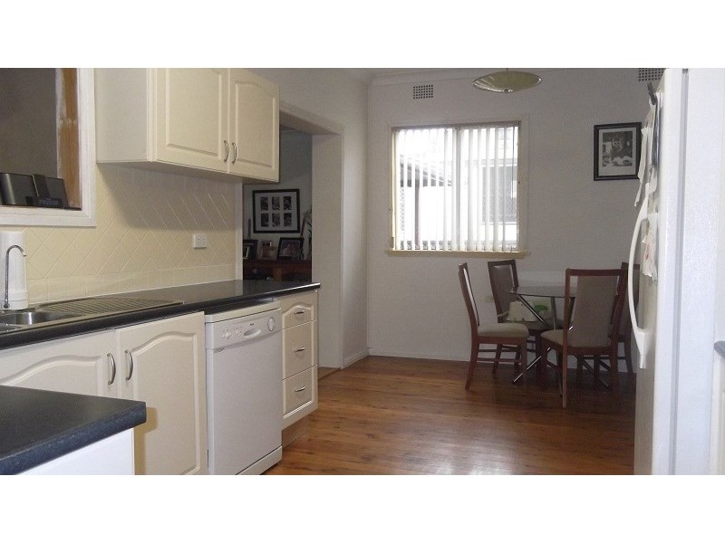 15 Newcombe Street, Cowra NSW 2794