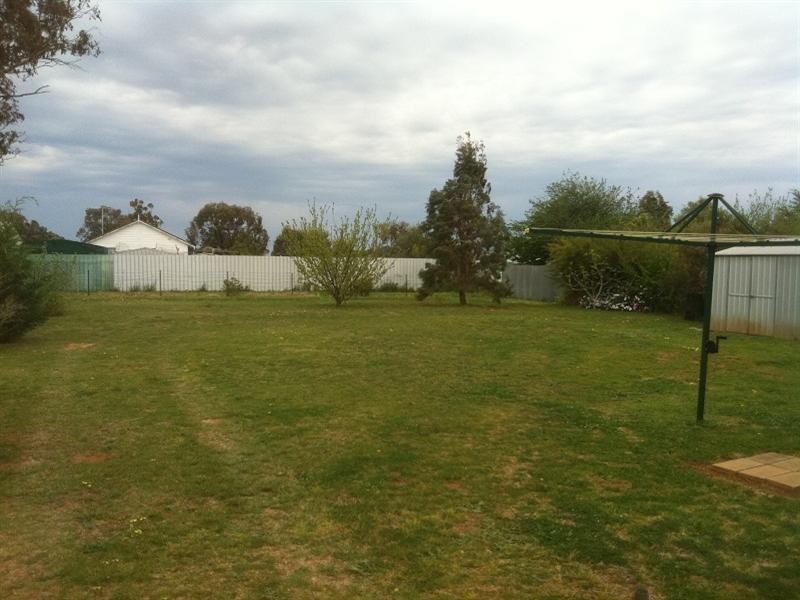 33 Belmore Street, Woodstock NSW 2793