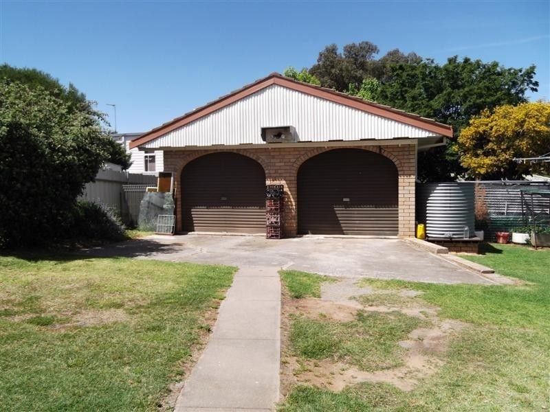 10 Chapman Street, Cowra NSW 2794