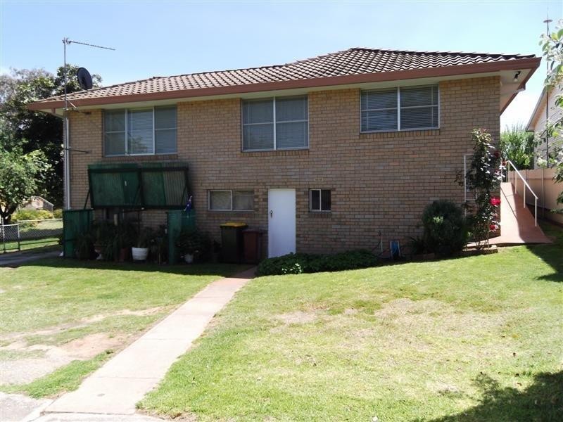 10 Chapman Street, Cowra NSW 2794