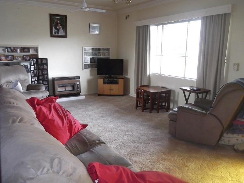 27 Courallie Street, Cowra NSW 2794