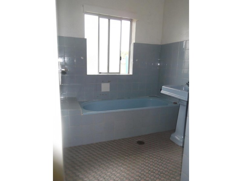 27 Courallie Street, Cowra NSW 2794