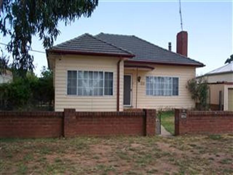 28 Grenfell Road, Cowra NSW 2794