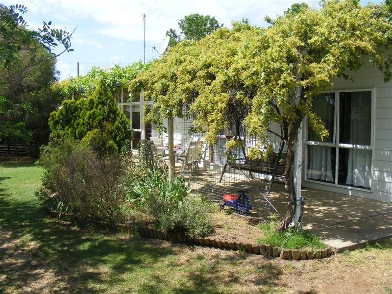 18 Cooyal Street, Cowra NSW 2794