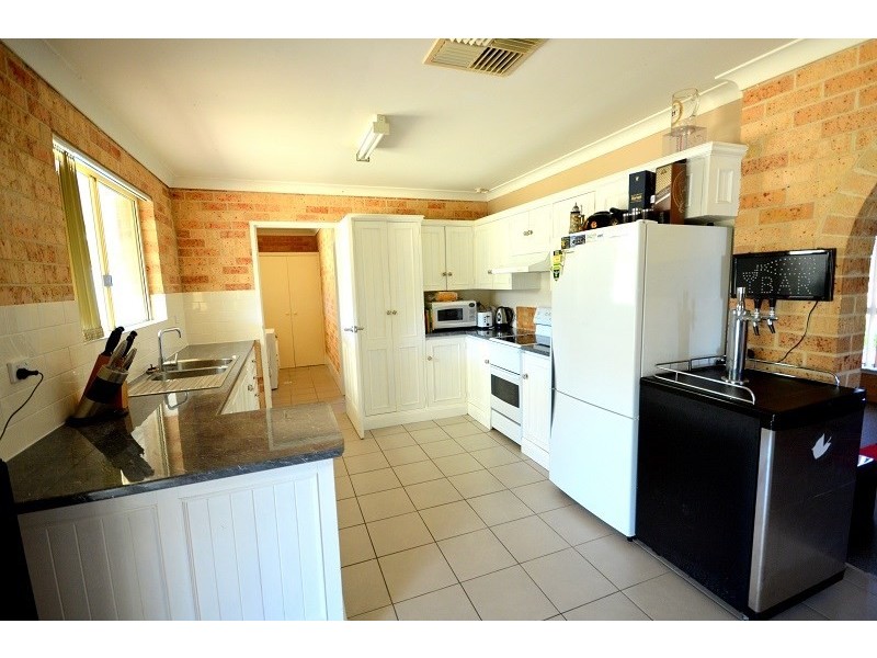 24 Evans Street, Cowra NSW 2794