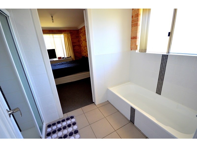 24 Evans Street, Cowra NSW 2794