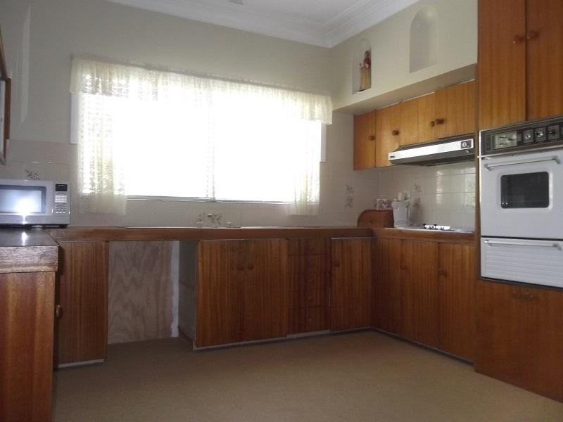 1 Chapman Street, Cowra NSW 2794