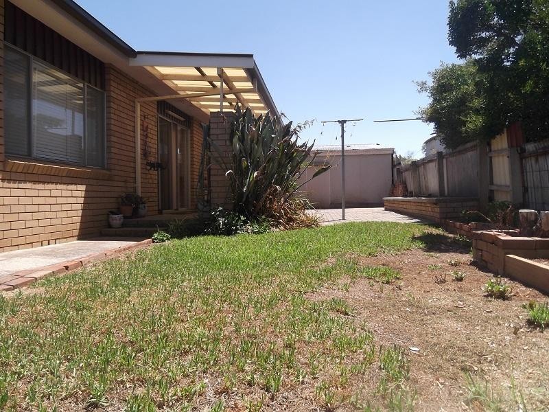 1 Chapman Street, Cowra NSW 2794