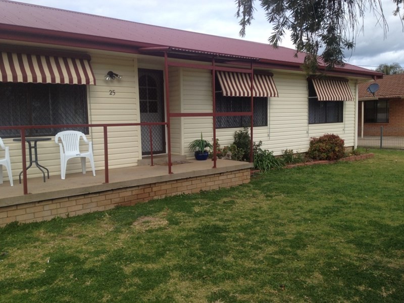 25 Lee Street, Cowra NSW 2794