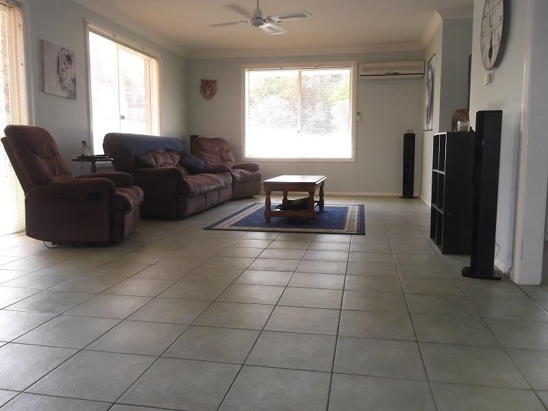 9 London Drive, Cowra NSW 2794