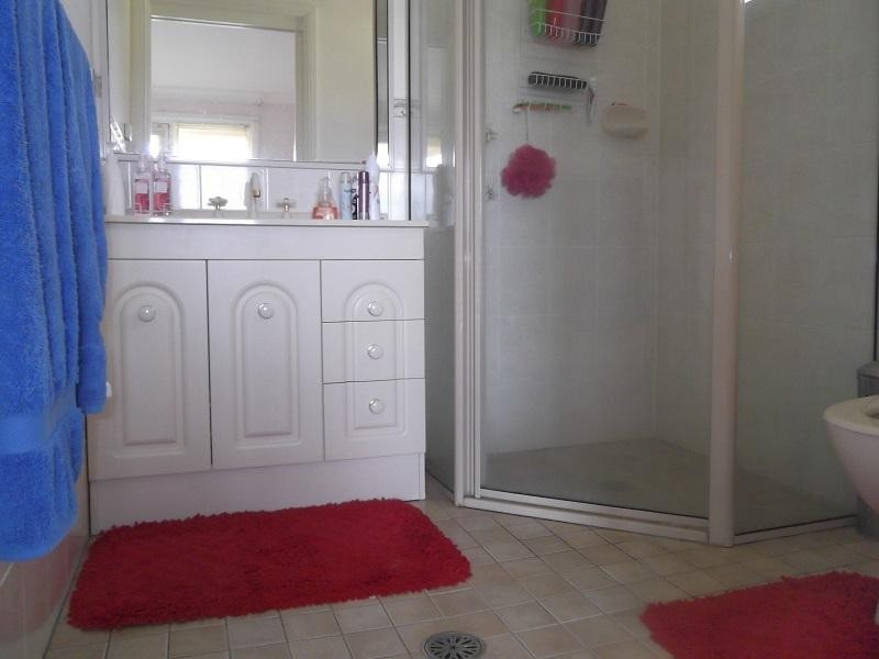 9 London Drive, Cowra NSW 2794