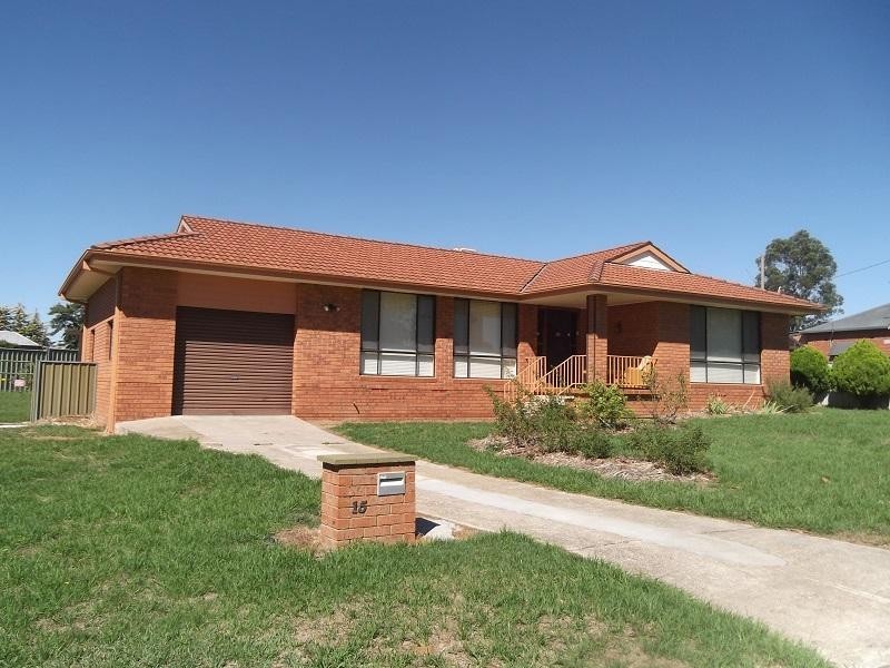 15 Argoon Street, Cowra NSW 2794