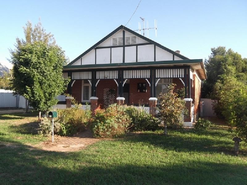 27 Baronga Street, Cowra NSW 2794