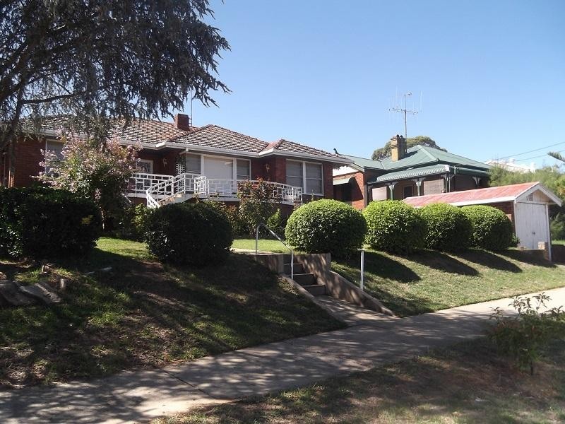 100 Liverpool Street, Cowra NSW 2794