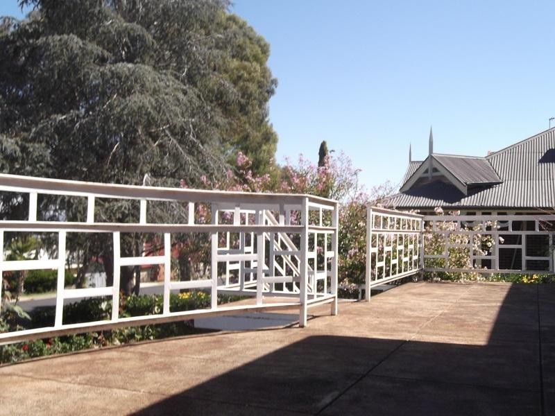 100 Liverpool Street, Cowra NSW 2794