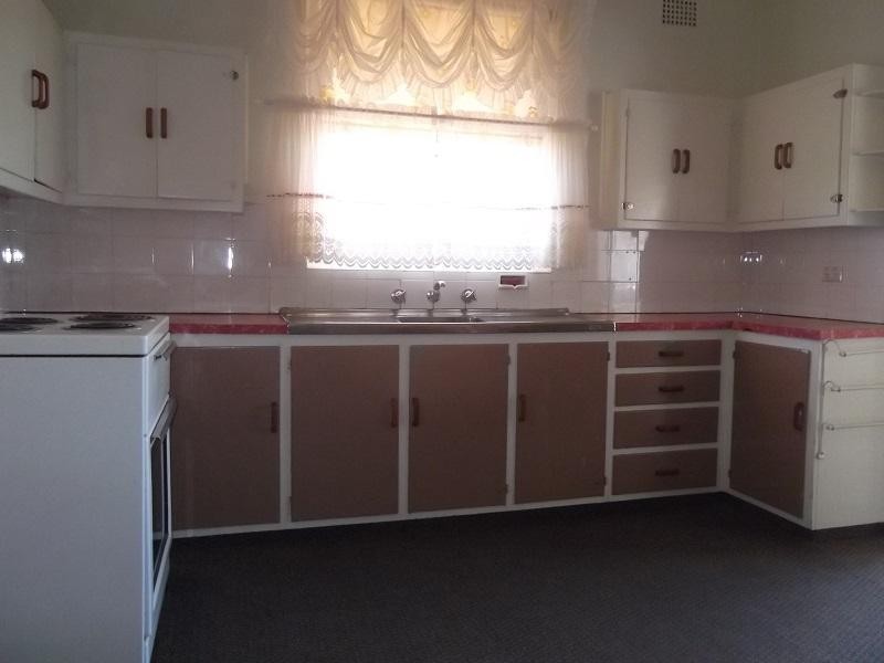 100 Liverpool Street, Cowra NSW 2794