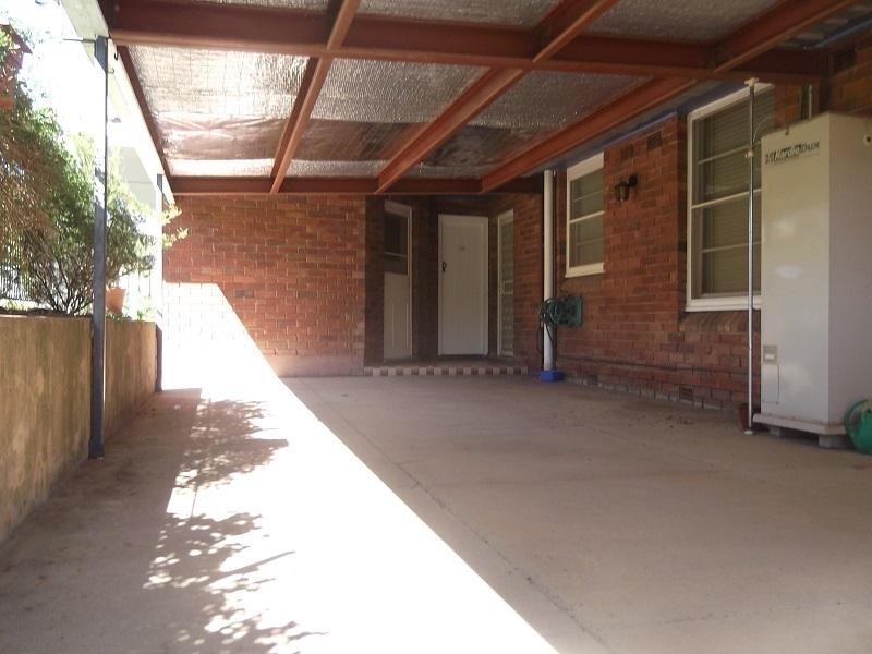 100 Liverpool Street, Cowra NSW 2794