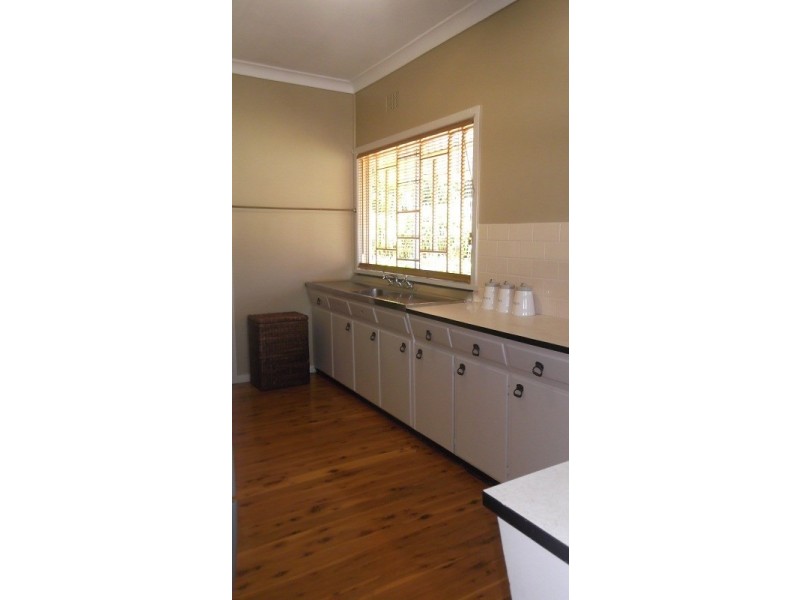 22 Liverpool Street, Cowra NSW 2794