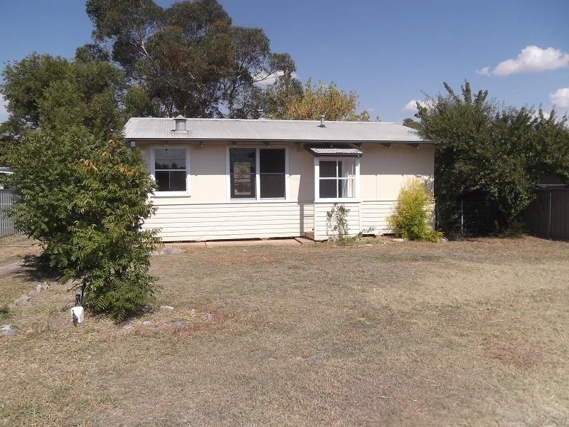 23 Dungaleer Street, Cowra NSW 2794