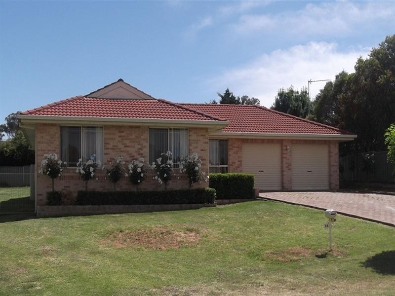 24 Evans Street, Cowra NSW 2794
