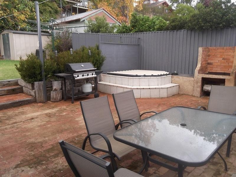 2 Carleton Street, Cowra NSW 2794