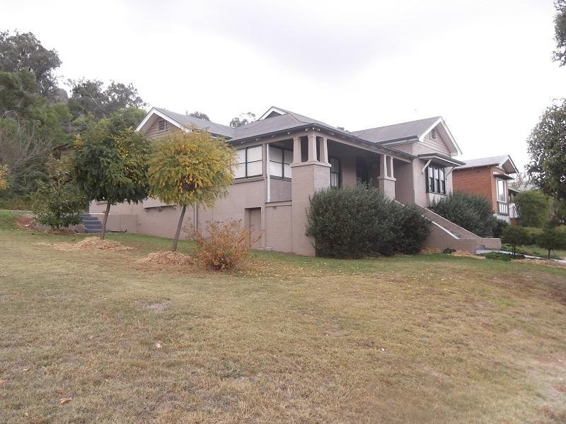 2 Carleton Street, Cowra NSW 2794