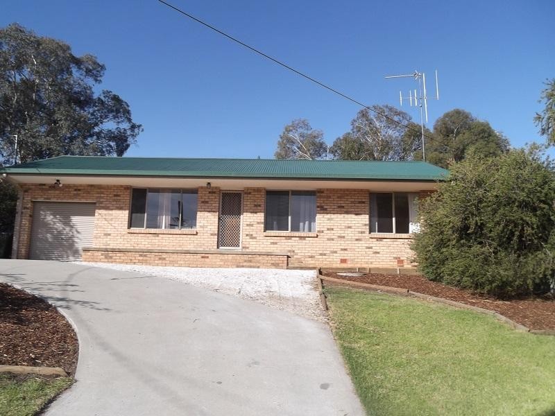 73 Taragala Street, Cowra NSW 2794