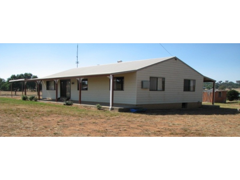 271 Moorbel Drive, Canowindra NSW 2804