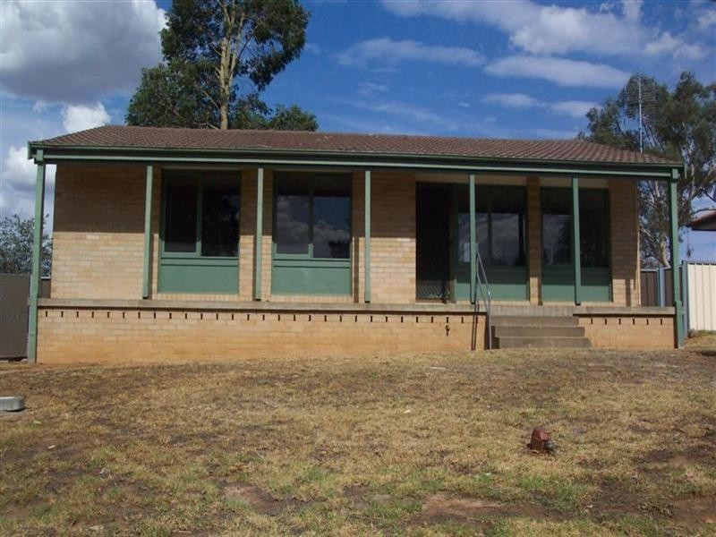 25 Jindalee Circuit, Cowra NSW 2794
