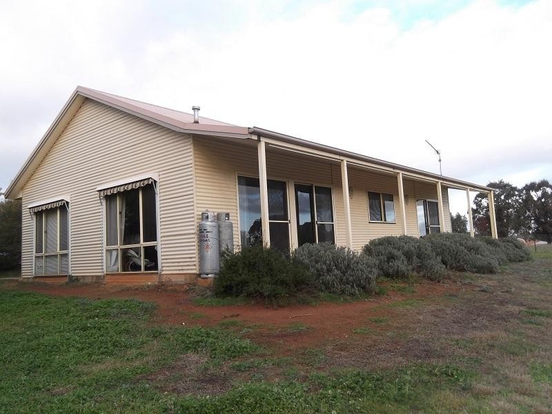 75 willowvale Road, Cowra NSW 2794