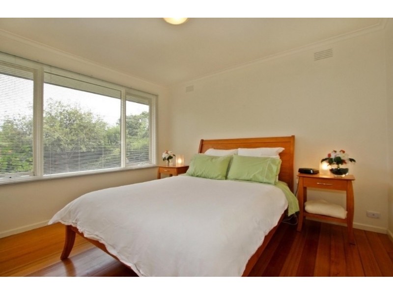 13 Sampson Drive, Mount Waverley VIC 3149