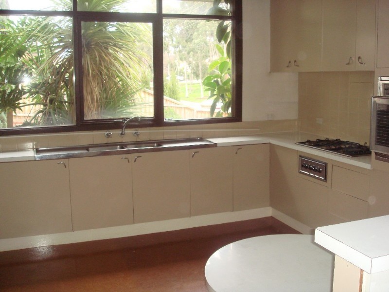 18 Elm Grove, Mount Waverley VIC 3149