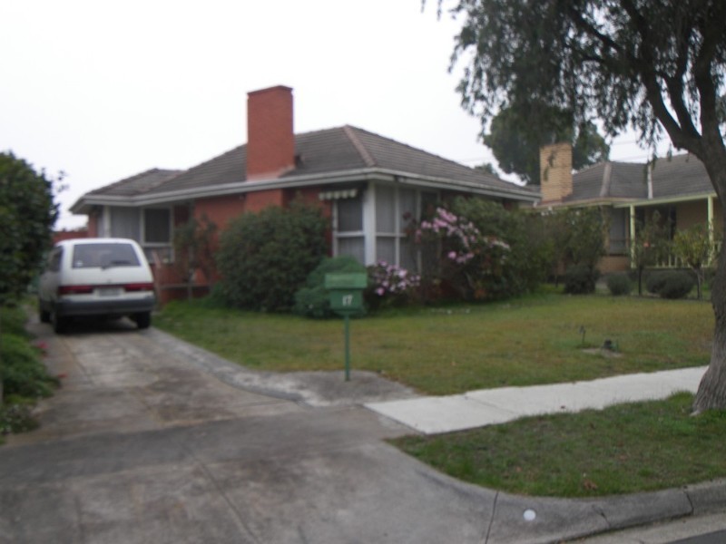 17 Lindisfarne Drive, Burwood East VIC 3151