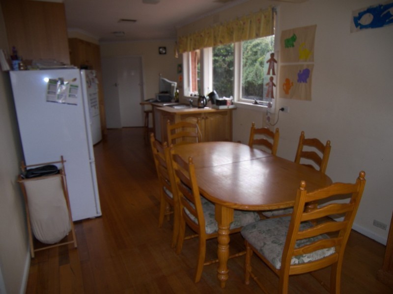 17 Lindisfarne Drive, Burwood East VIC 3151