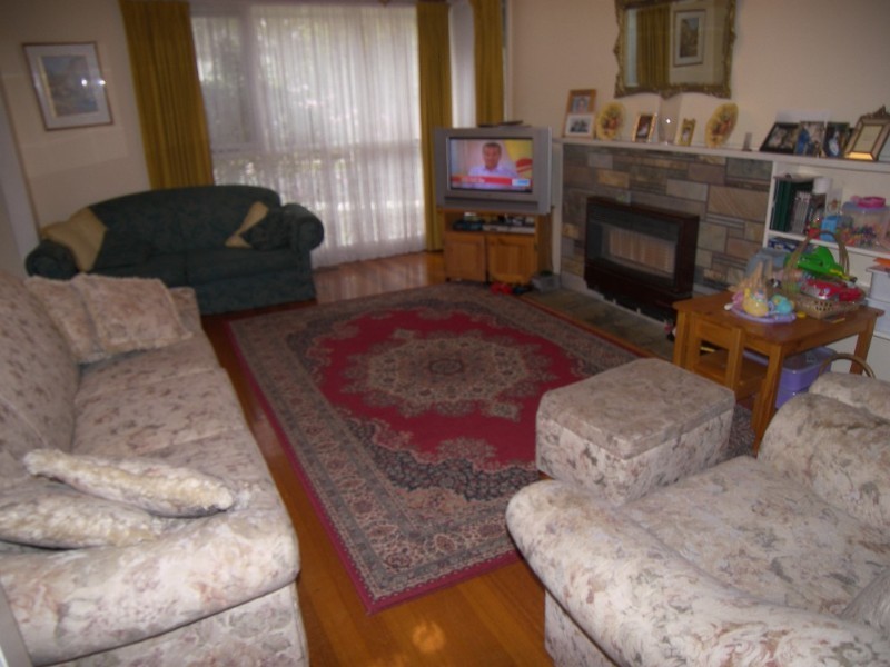17 Lindisfarne Drive, Burwood East VIC 3151