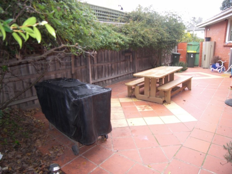 17 Lindisfarne Drive, Burwood East VIC 3151