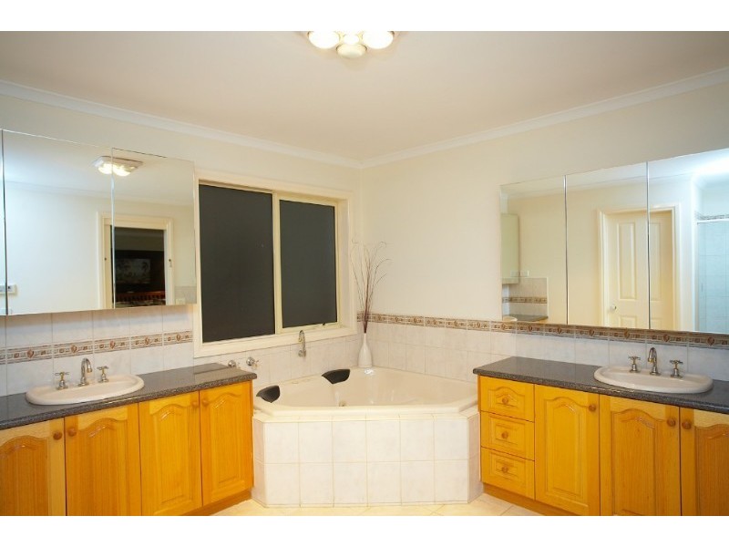 5 Clarke Place, Mount Waverley VIC 3149