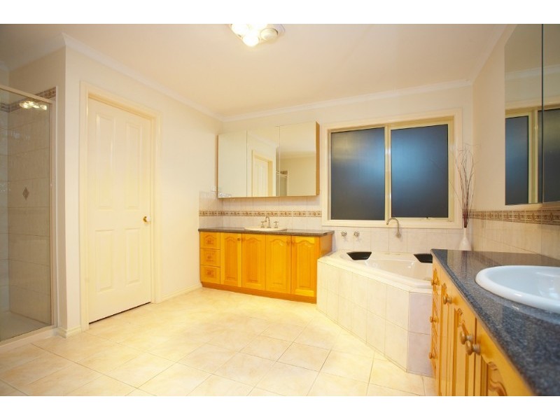 5 Clarke Place, Mount Waverley VIC 3149