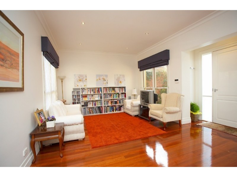 17 St Georges Avenue, Mont Albert VIC 3127