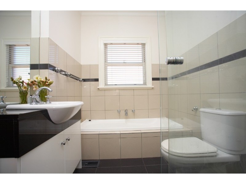 17 St Georges Avenue, Mont Albert VIC 3127