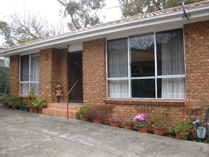 2/8 Glenview Crescent, Doncaster East VIC 3109