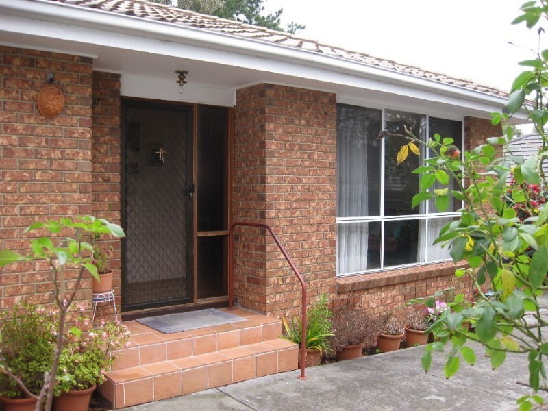 2/8 Glenview Crescent, Doncaster East VIC 3109