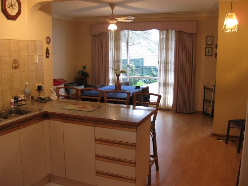 2/8 Glenview Crescent, Doncaster East VIC 3109