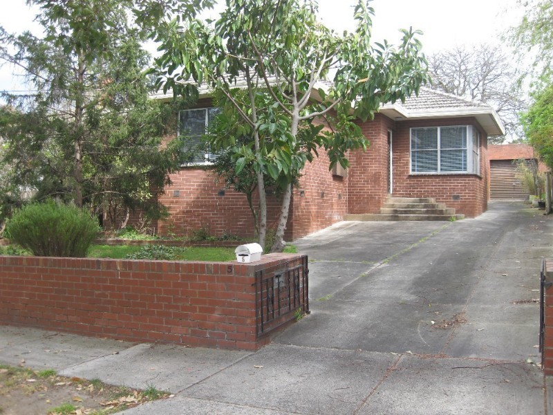 5 Roslyn Street, Burwood VIC 3125