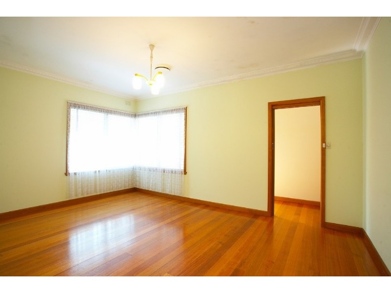 5 Roslyn Street, Burwood VIC 3125