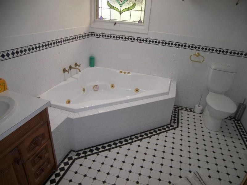 21 Vanessa Crescent, Wheelers Hill VIC 3150